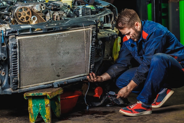 Jak działa i z czego składa się alternator w samochodzie?