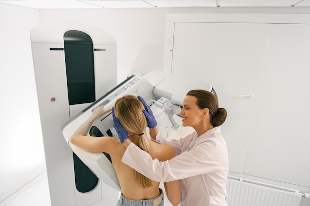 Na czym polega mammografia cyfrowa i jakie daje korzyści?