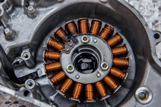 Jak wygląda alternator i jaką pełni funkcję w samochodzie?