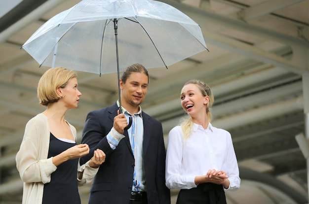 Jak zapewnić odpowiednią ochronę na imprezie masowej?