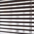 Żaluzje aluminiowe – kiedy je najlepiej wyprostować?
