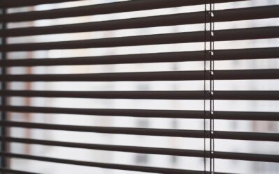 Żaluzje aluminiowe – kiedy je najlepiej wyprostować?