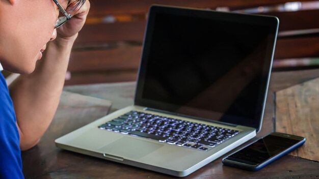 Jak tchnąć nowe życie w wolnego laptopa Lenovo?