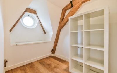 Jak zmienić poddasze w funkcjonalną przestrzeń – inspirujące projekty zagospodarowania