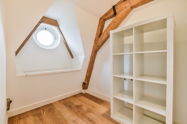 Jak zmienić poddasze w funkcjonalną przestrzeń - inspirujące projekty zagospodarowania